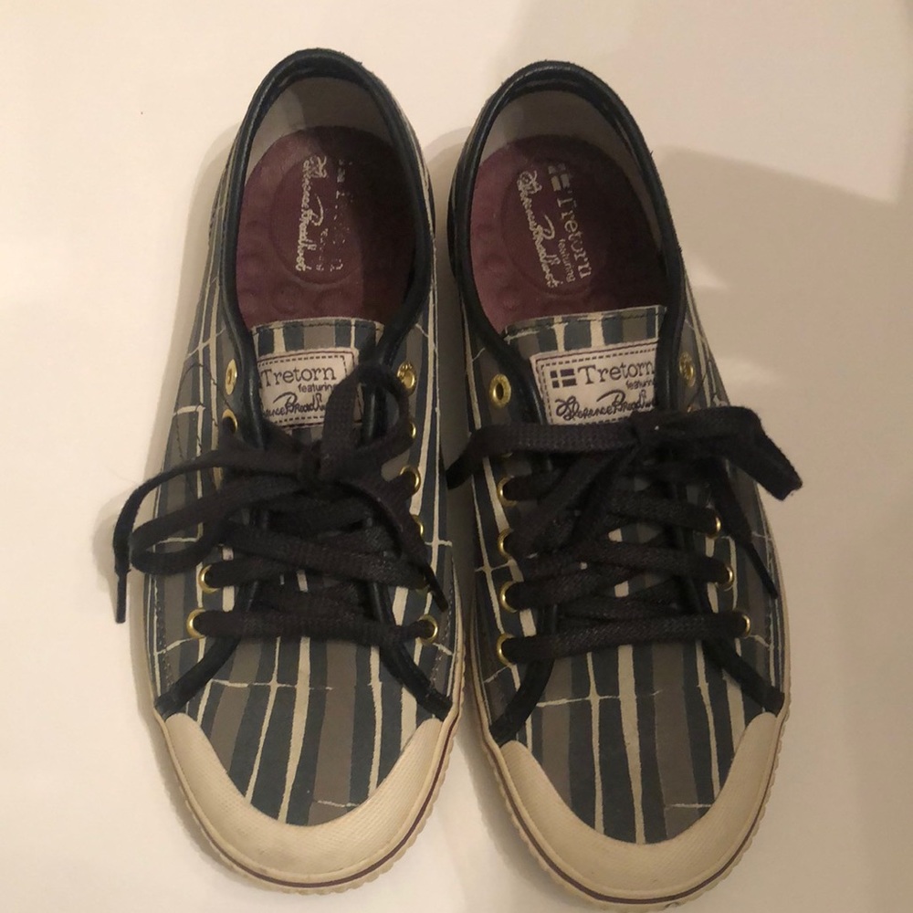 Florence Broadhurst Tretorn size 6.5